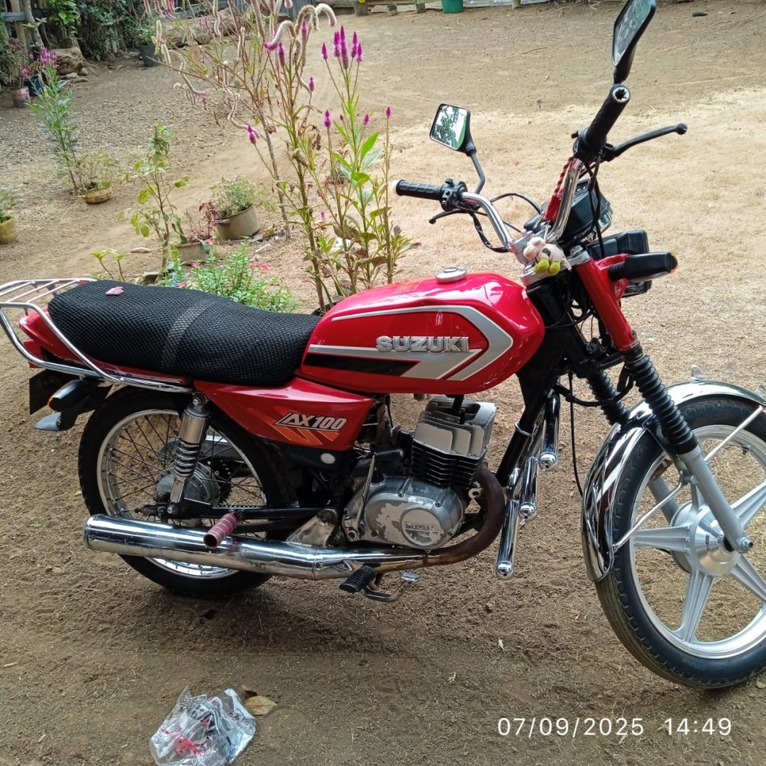 Moto Suzuki